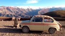 Imagen de Viajan por la ruta 40 en un Fiat 600 y así de lindo fue su paso por Caviahue y Copahue