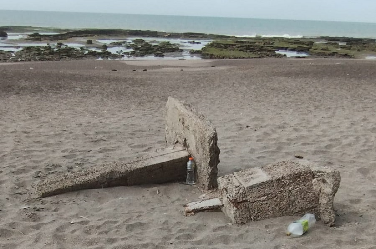 La basura y de fondo las grandes bondades de la naturaleza. Un contraste poco feliz. 