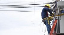 Imagen de Cortarán la luz en varias cuadras de Roca por obras de reparación