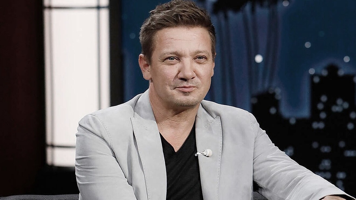 Jeremy Renner sufrió un fuerte traumatismo torácico y una de sus piernas registra graves lesiones. Foto: Télam.-