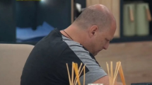 Imagen de Gran Hermano: Ariel se mojó los ojos para tener lágrimas falsas y lo destrozaron en redes