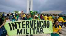 Imagen de Detuvieron a 400 seguidores de Jair Bolsonaro por atentar contra edificios del Gobierno en Brasil