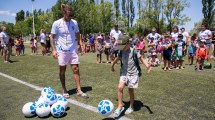 Imagen de YPF regaló 250 pelotas a colonias de verano en Neuquén y Río Negro