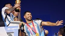 Imagen de Kun Agüero y los festejos en Qatar: «Tomé bastante, Leo me dijo que pare»