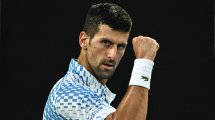 Imagen de Djokovic arrasa en Australia y está en cuartos