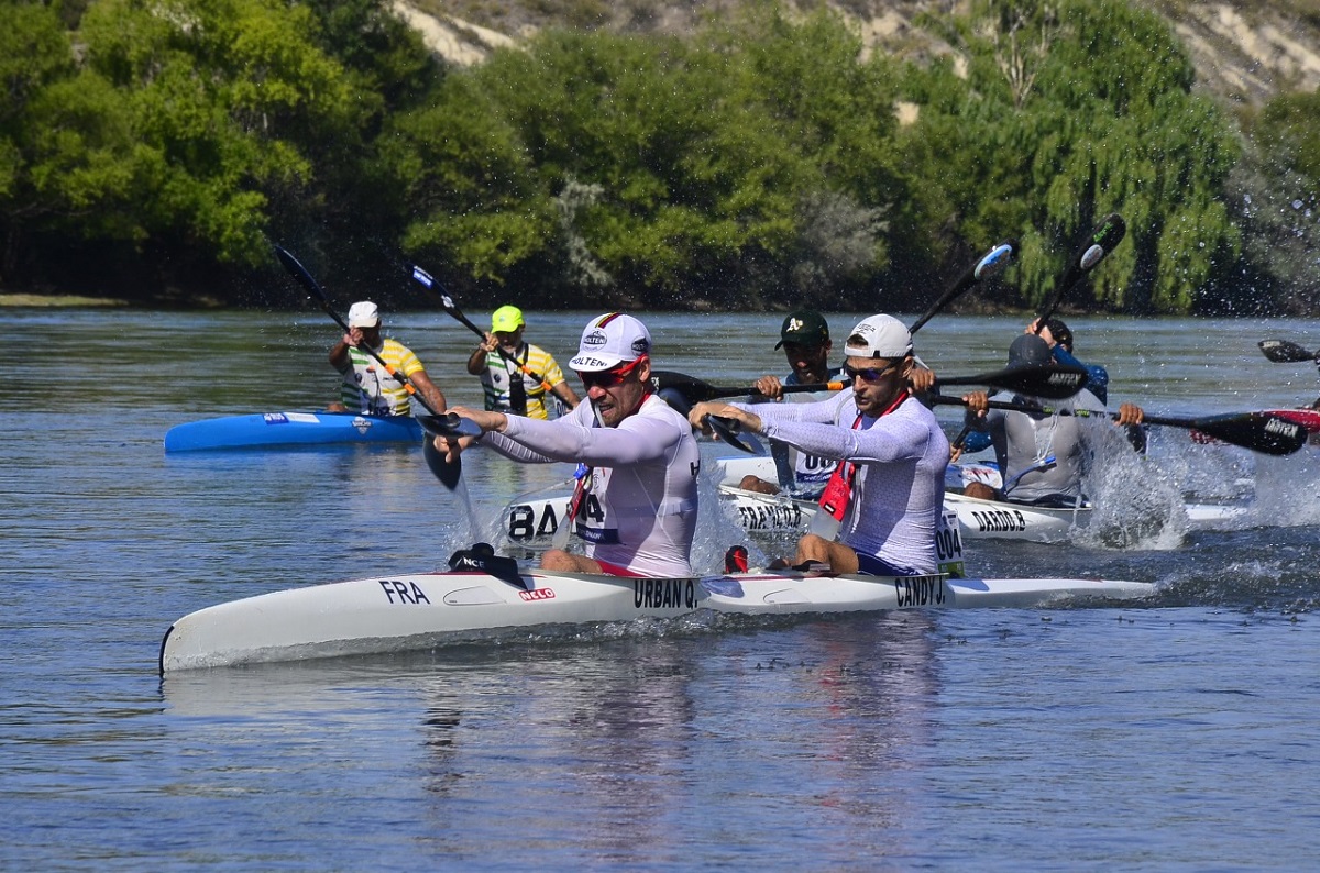 Se corrió la tercera etapa de la Regata del río Negro. Fotos: Néstor Salas 