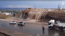 Imagen de Alerta por tormenta: la lluvia dejó una «catarata», empresas inundadas y varios evacuados en Añelo