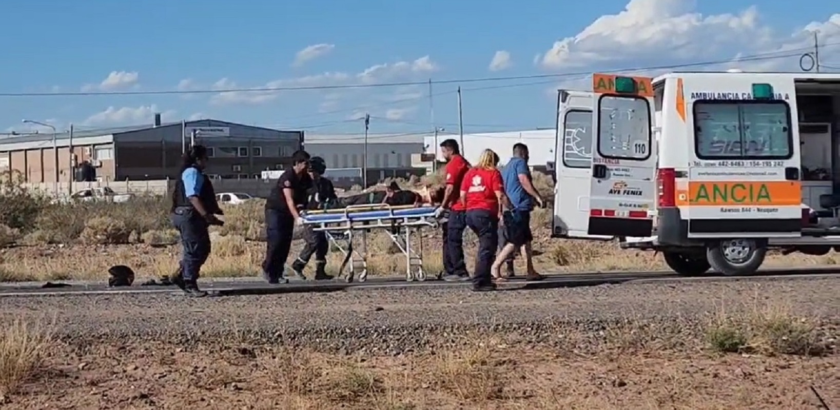 Un choque dejó a un motociclista lesionado y complicó el tránsito de la autovía de Neuquén. Foto: captura