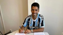 Imagen de La llegada de Suárez provocó un récord de venta de camisetas de Gremio de Brasil