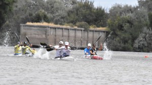 Regata del río Negro: los franceses ganaron la quinta, pero los Balboa siguen al frente