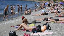 Imagen de Turistas y residentes buscaron alivio por las altas temperaturas en el lago Nahuel Huapi de Bariloche