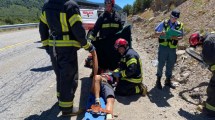 Imagen de Un colectivo atropelló a dos ciclistas extranjeros en la ruta de los Siete Lagos