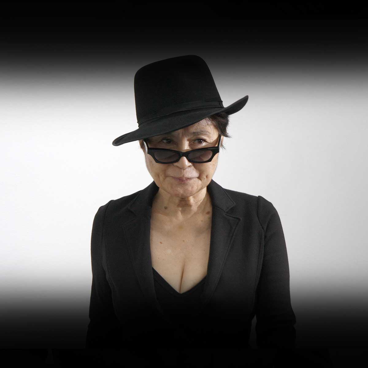 La eterna vanguardista: Yoko Ono cumple 90 años - Diario Río Negro