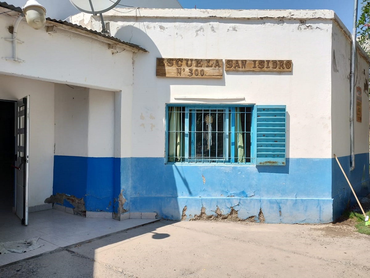 Familiares de la escuela reclamaron por las condiciones del establecimiento y apuntaron contra el Ministerio de Educación. Foto: Archivo.