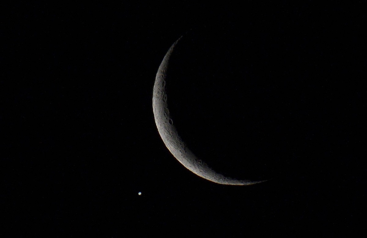 La luna se "comió" a Júpiter en el cielo de Neuquén y Río Negro. Foto: Alejandro Carnevale 