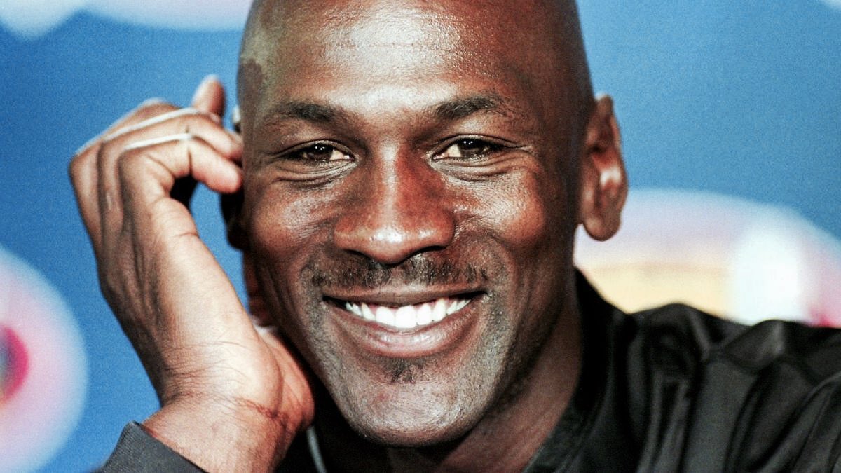 Michael Jordan y su sonrisa única. Hoy está de festejo y recibe afecto desde todas partes del mundo. 