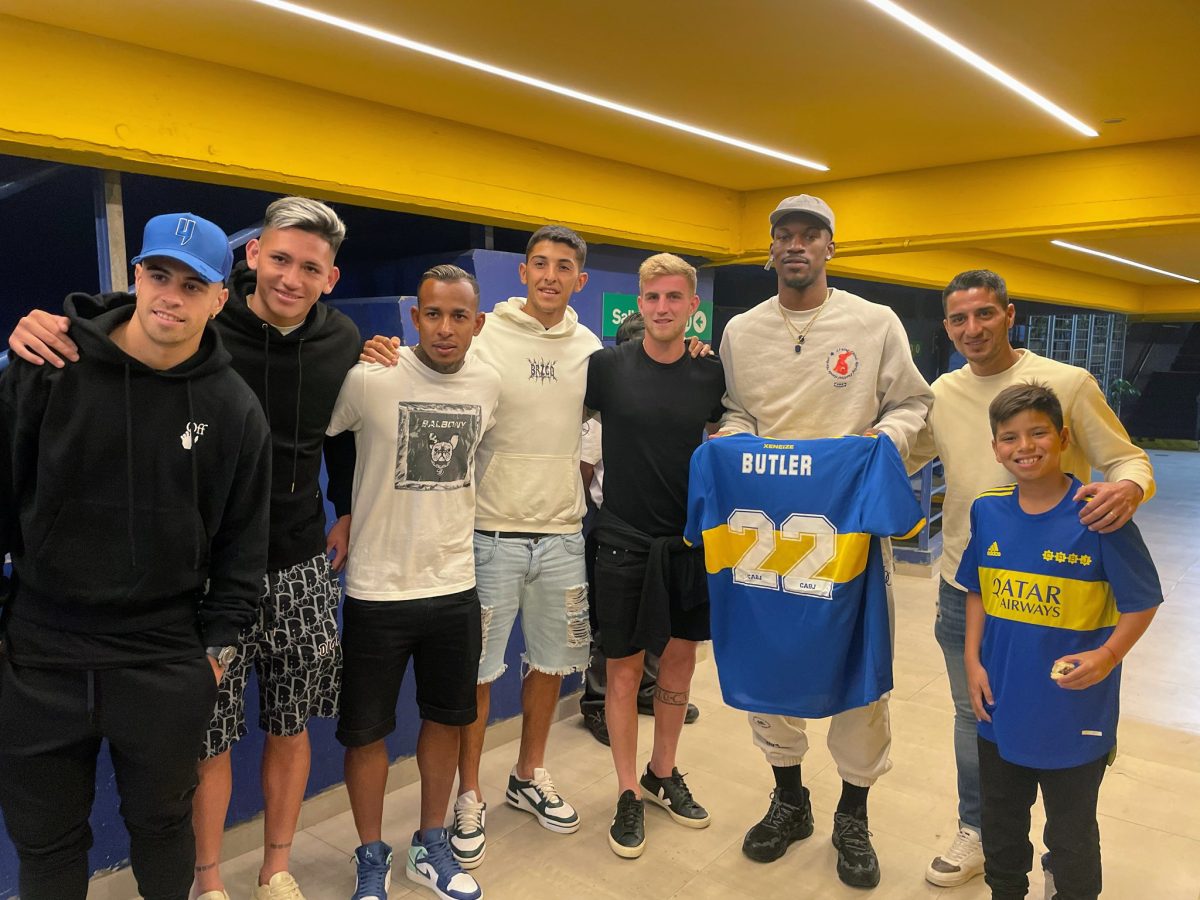 Los jugadores de Boca que no estuvieron contra Platense se sacaron una foto con Butler.