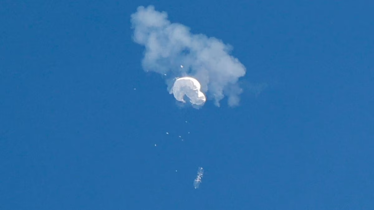 El mes pasado se produjo un escándalo con China por el avistamiento de un "globo espía". 