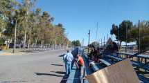 Imagen de La protesta por la falta de agua se amplió al corsódromo en Centenario