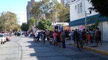 Imagen de Tercerizados de los hospitales de Neuquén protestan por retrasos salariales