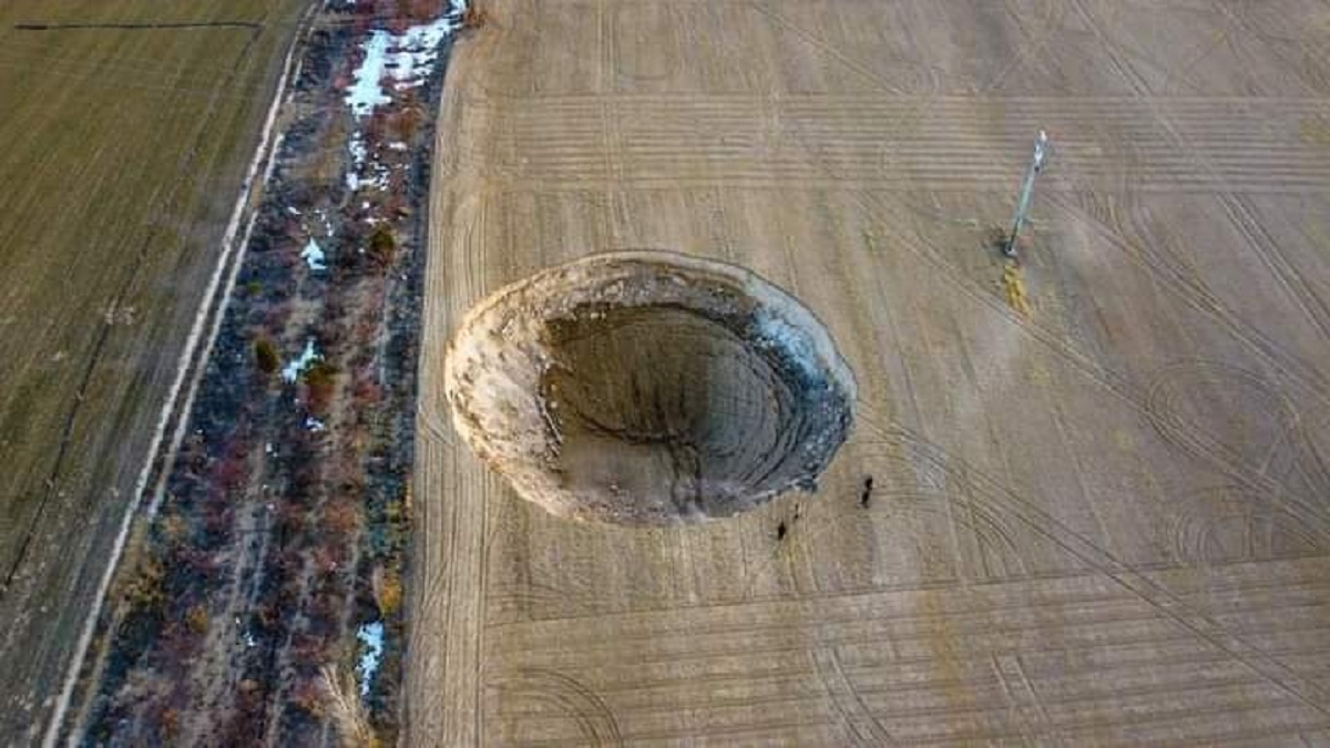 El socavón en los alrededores de Karapinar, en la provincia de Konya de Turquía.