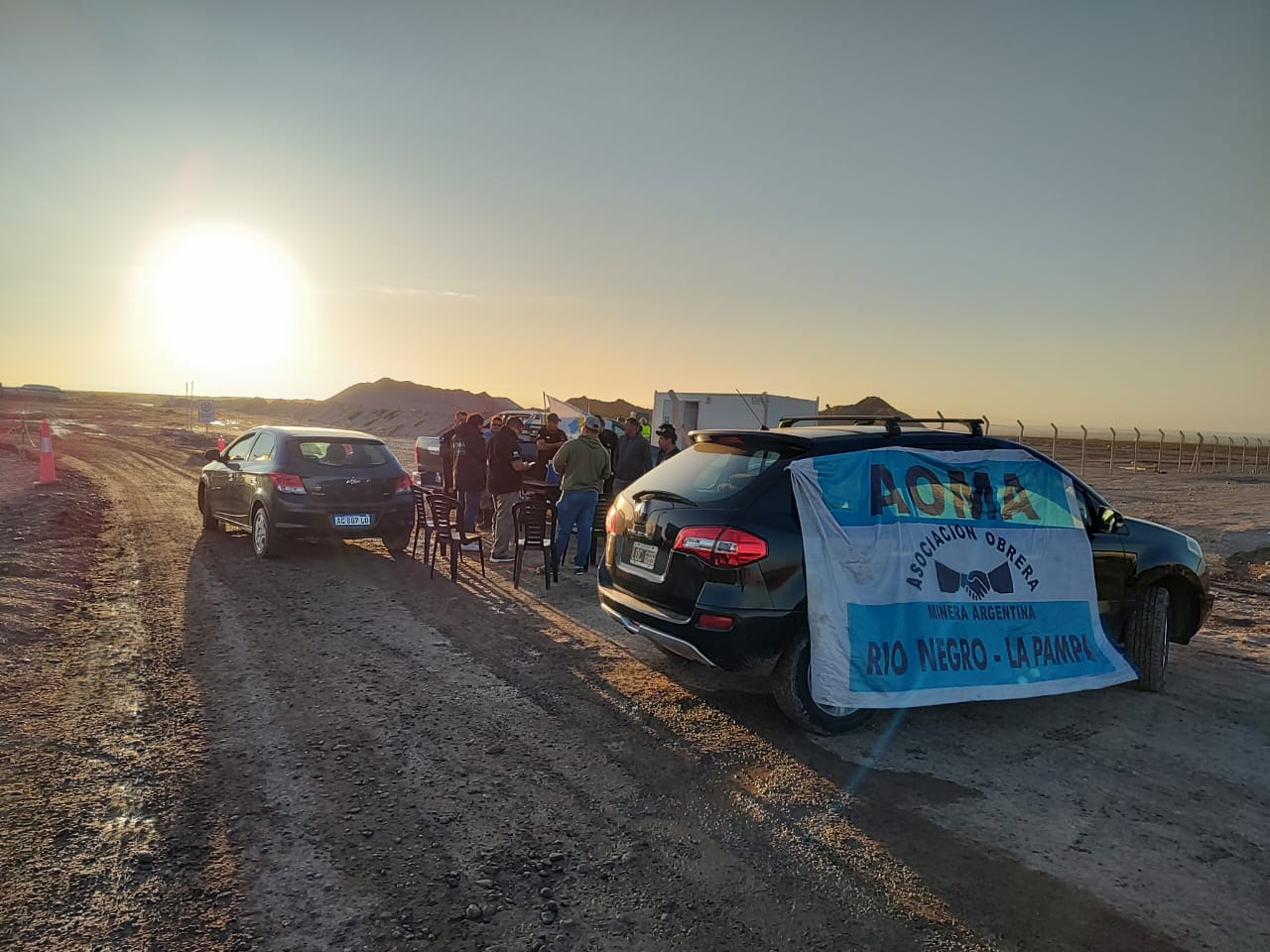 La protesta comenzó esta mañana en la planta de arena destinada a la actividad hidrocarburífera, en Allen. (foto: gentileza)