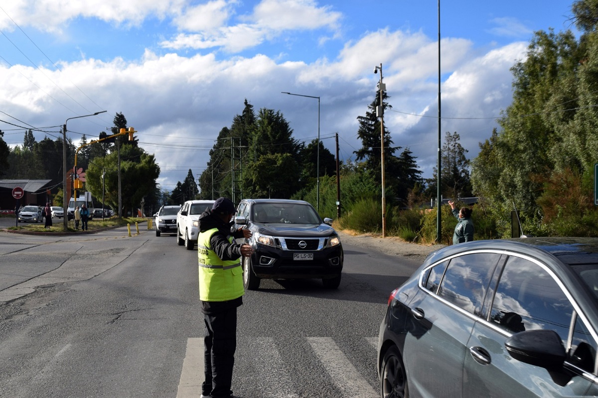 La avenida Bustillo tuvo ensayos de mano única y suspensión de semáforos en busca de alternativas para mejorar el tránsito. Archivo