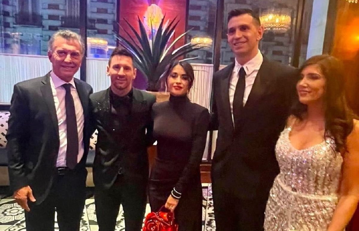 Macri, Messi, Antonela Roccuzzo, Dibu Martínez y Mandinha. 