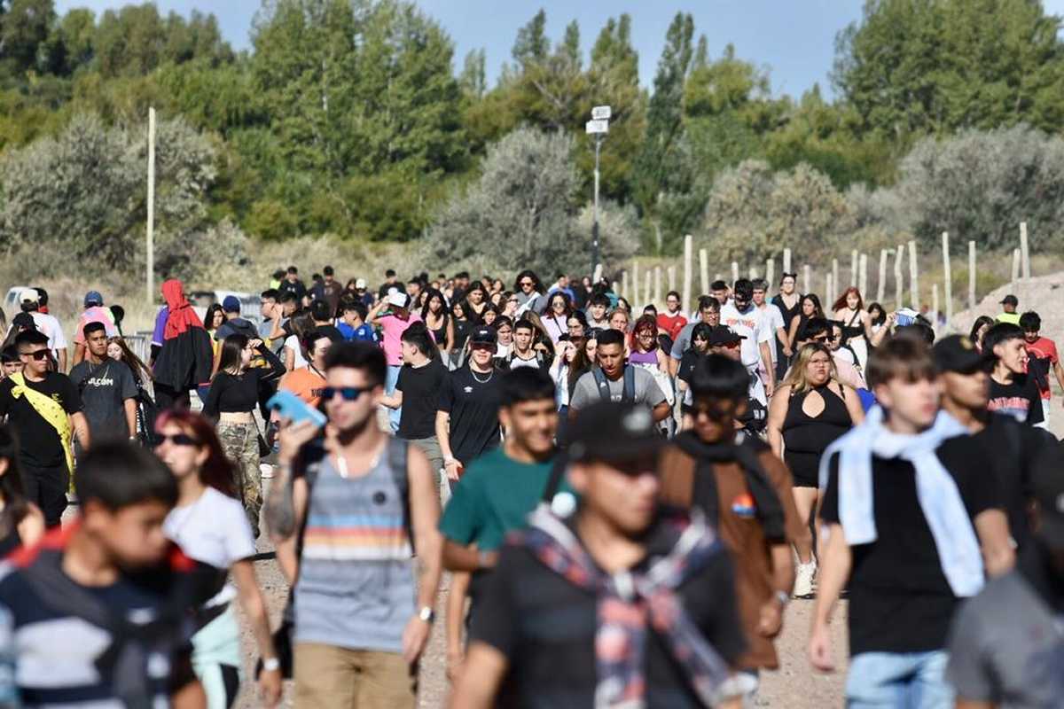 Fiesta de la Confluencia 2024 | Se conoció el listado de objetos no permitidos para ingresar al predio en Neuquén. Foto archivo Matías Subat.