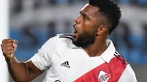 Imagen de Con polémica, River le ganó 2 a 1 a Argentinos Juniors en el debut de local de Demichelis