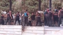 Imagen de Video: sillazos, el insólito método de la Policía de la Ciudad para reducir a un hombre en Belgrano