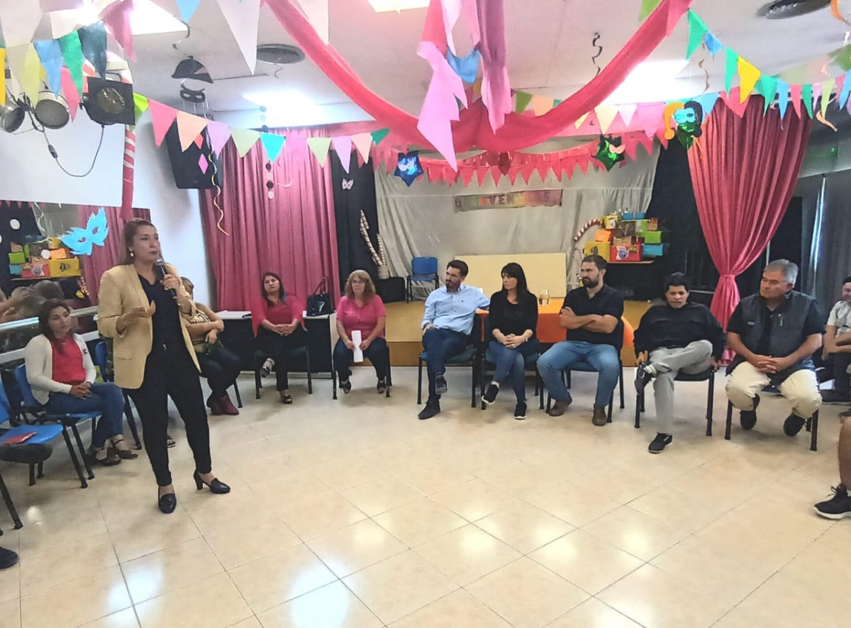 Disintos candidatos intendente, legisladores y gobernador, estuvieron presentes en el encuentro. Foto: Gentileza.