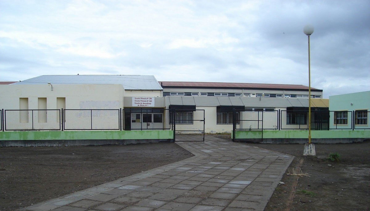 En el establecimiento ubicado entre los barrios 20 de Junio y América, funcionan tres escuelas.