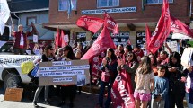 Imagen de Docentes de Bariloche cumplen un nuevo paro y se preparan para marchar en Viedma