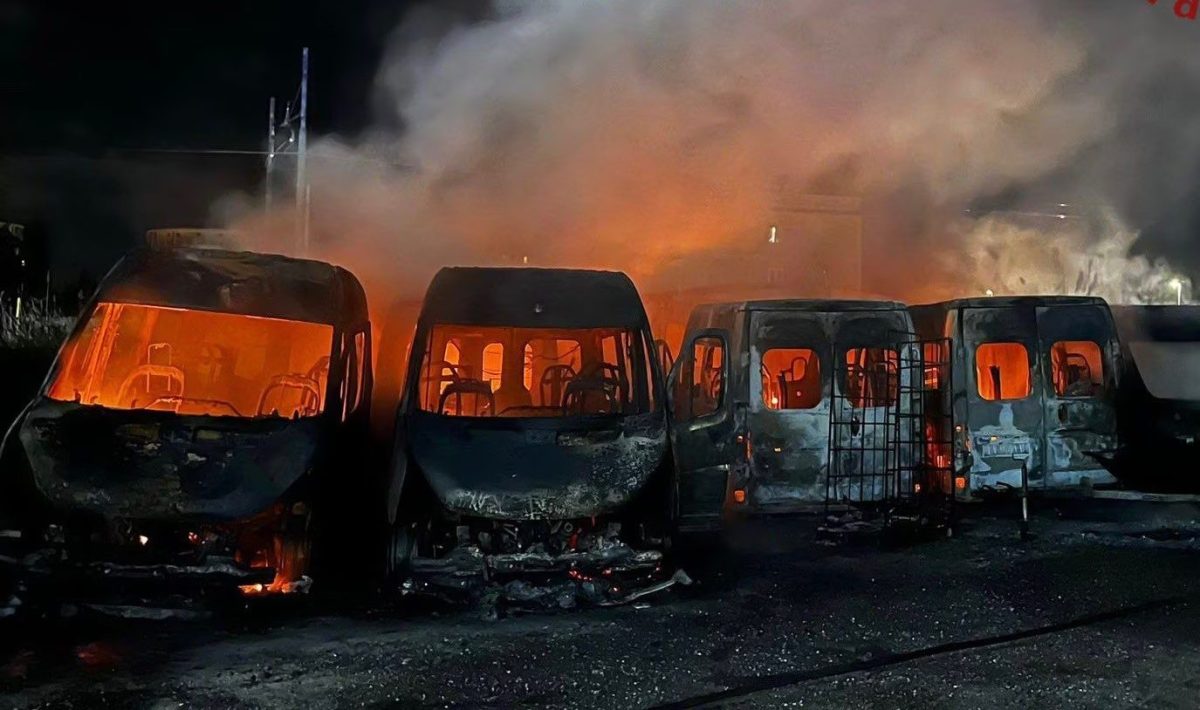 Más de 22 coches quedaron completamente inservibles. 