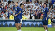 Imagen de En la previa del partido de Argentina, los jugadores salieron a la cancha a saludar