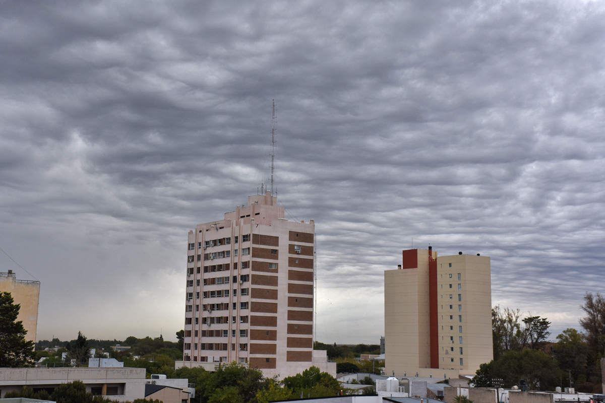 Lunes inestable en Neuquén y el Alto Valle. Foto: Juan Thomes.-
