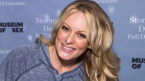 Stormy Daniels celebró la imputación a Trump y denunció amenazas