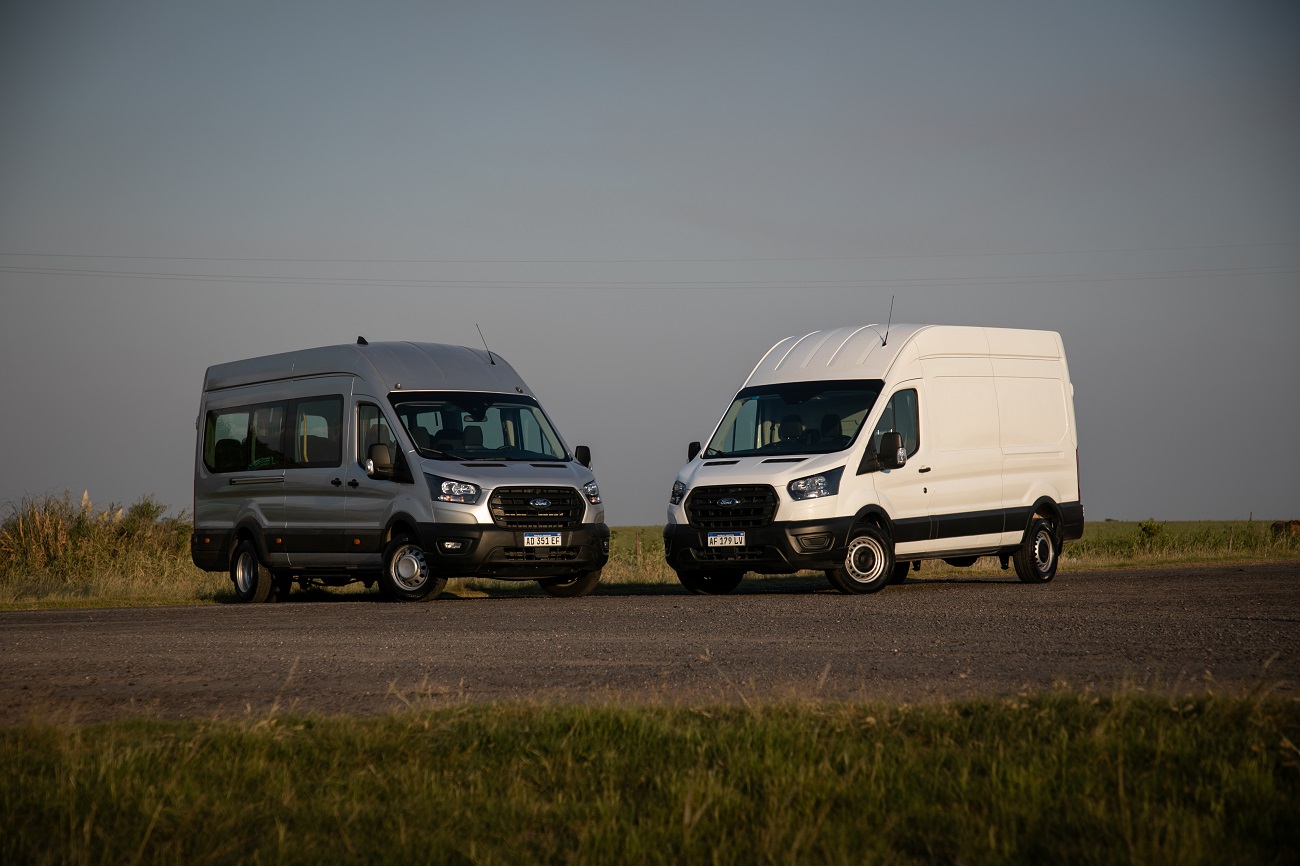 Ford Transit línea 2023.
