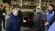 Imagen de Putin y su primer viaje a la Ucrania invadida: estuvo en Mariupol y lo trataron de «cínico»