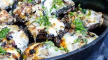 Imagen de Alta receta: hongos parrilleros rellenos