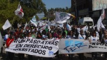 Imagen de Unos cuatro mil docentes de Río Negro marcharon en Viedma y ratificaron el paro