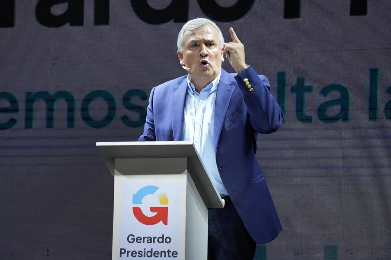 El jujeño oficializa su precandidatura en el teatro Gran Rex.