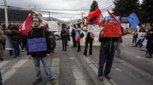 Imagen de Malestar en la protesta de los docentes de Bariloche por los descuentos