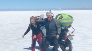 Recorren el país en moto: «Un día despertás y es tarde, viajá ahora»