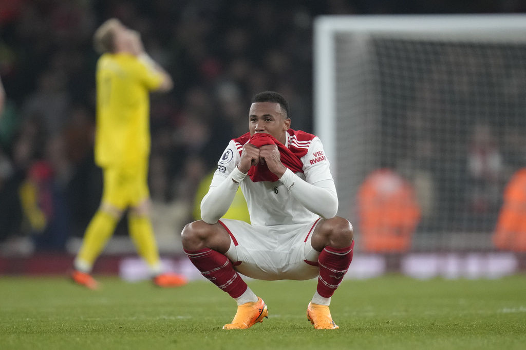 Arsenal no pudo con el último de la tabla y dejó la Premier al rojo vivo. (AP Photo/Kirsty Wigglesworth)