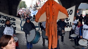 Bariloche en conflicto: municipales marchan contra el aumento ofrecido por Walter Cortés