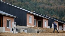 Imagen de La CEB exige inversiones para poder conectar al sistema nuevas casas de IPPV en Bariloche