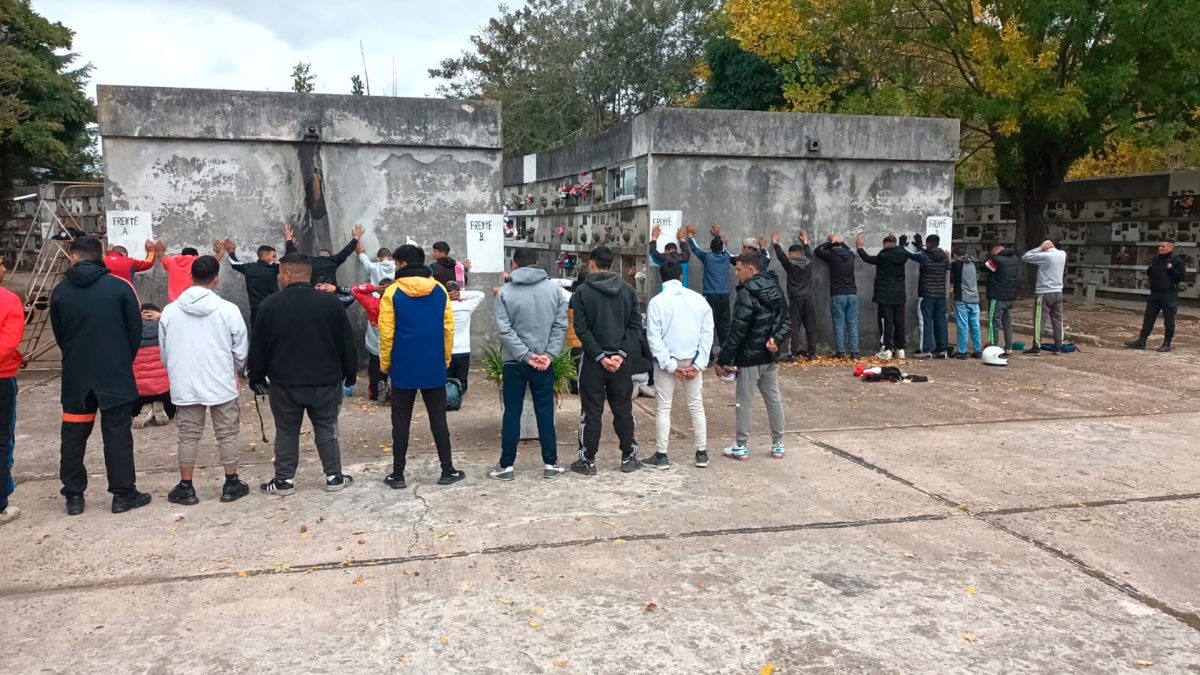 Delincuentes fueron en caravana a despedir a un amigo al