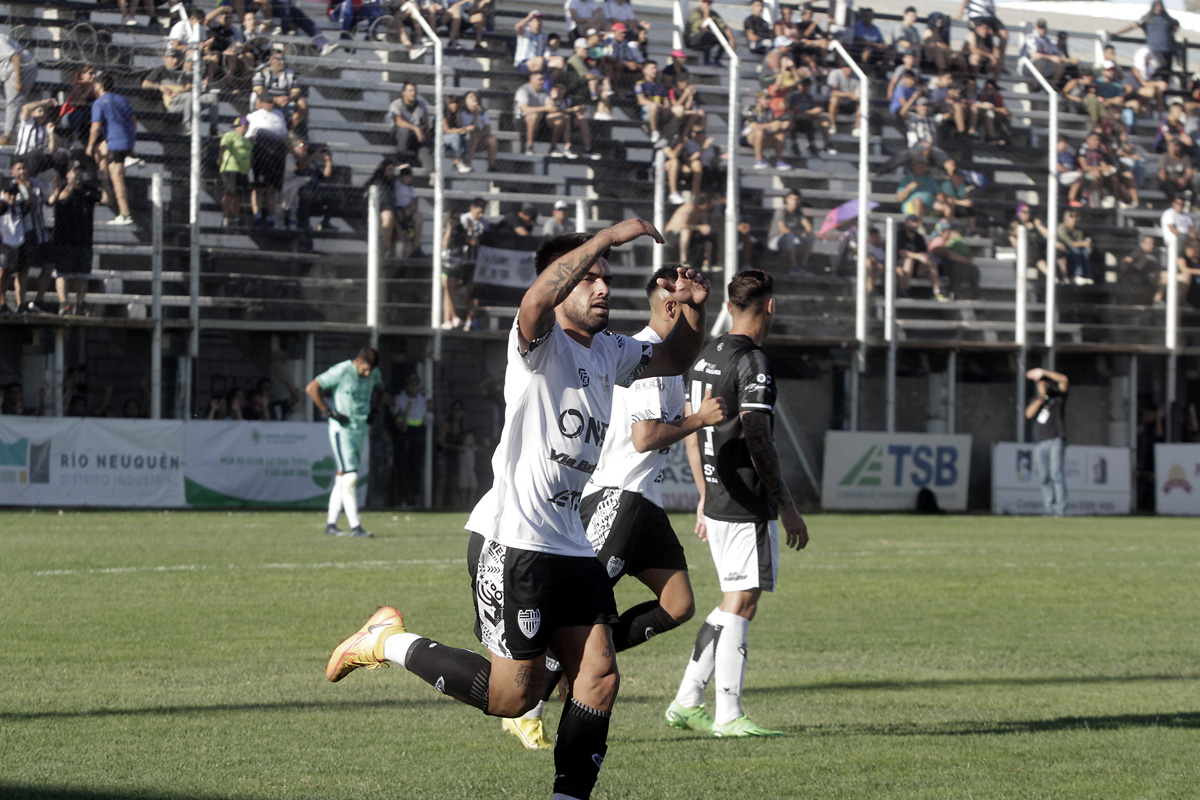 El Albinegro ganó los dos partidos que jugó como local.